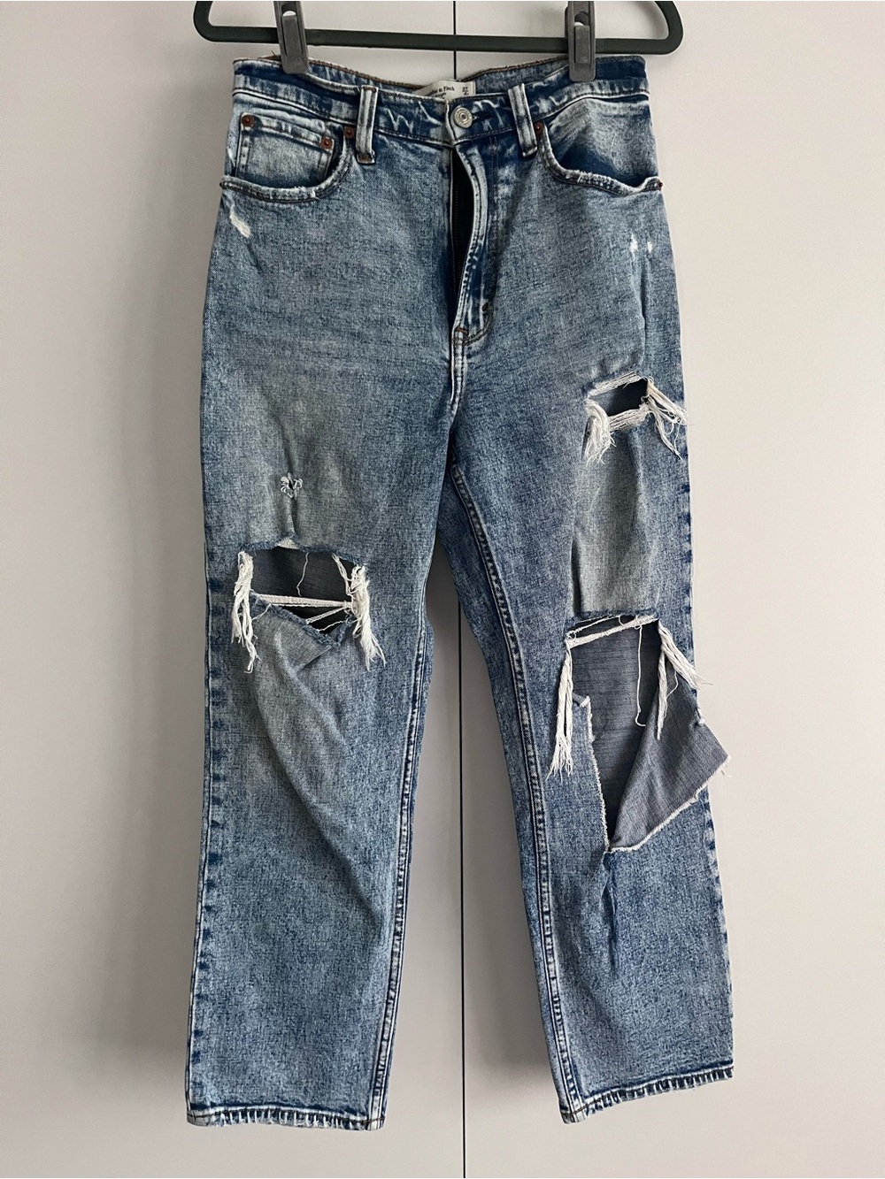 Abercrombie & Fitch Women's Light Blue Distressed Cropped Jeans